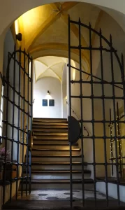 Tales of the Courier - First at the gate