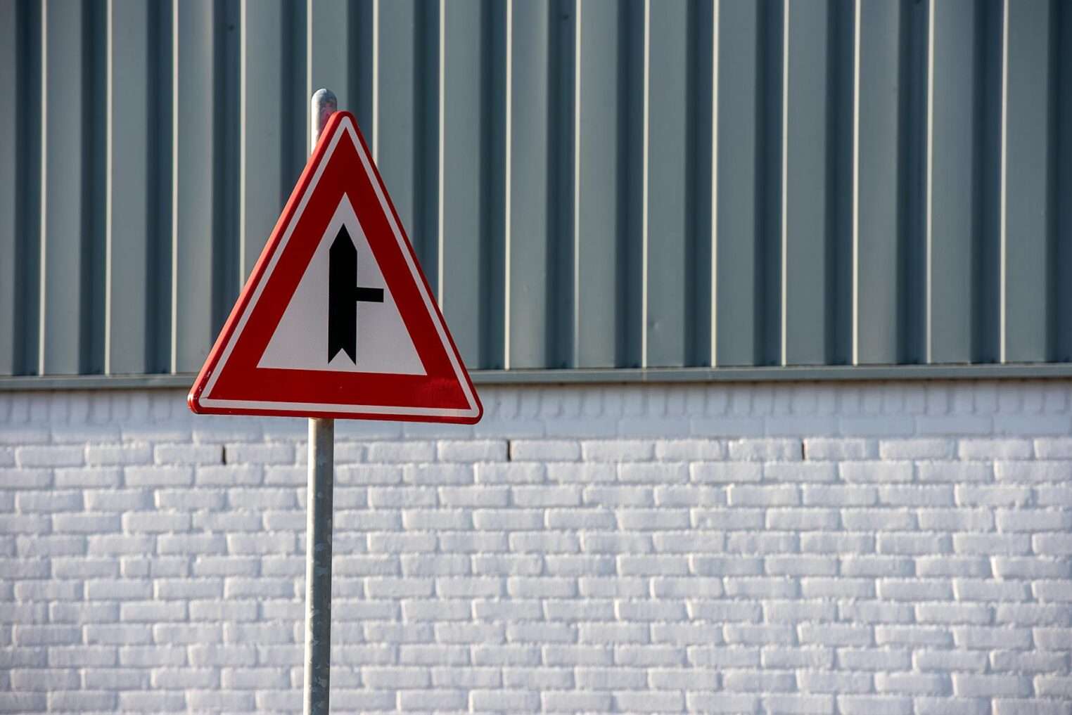 What happens between the lines and special notes